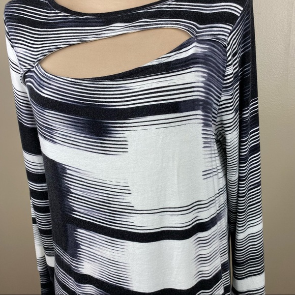 Soma geometric knee-length dress, size Medium, cutouts on front and back - Picture 2 of 6